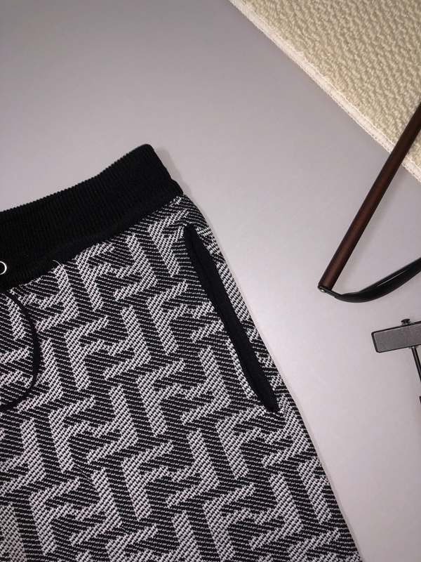 ブランドハーフパンツ側面デザイン